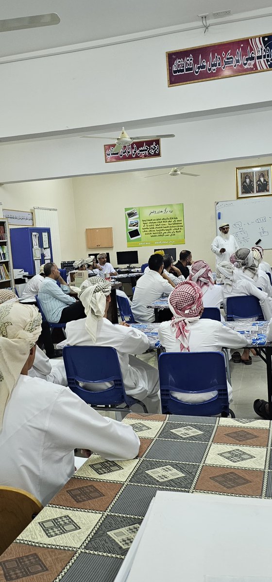 aws_bin's tweet photo. انطلاقا من حرص ادارة المدرسة على دعم و توجيه طلبتنا بالصف الثاني عشر تم صباح اليوم عقد جلسة حوارية توجيهية جمعت معلمي الصف الثاني عشر مع الطلبة واستفتح الفاضل مدير المدرسة الجلسة بتوجيهاته لابنائه الطلبة بضرورة الحرص و الاجتهاد. 
#تعليمية_شمال_الشرقية 
#تعلم_مستدام https://t.co/PrgJ7gArV1
