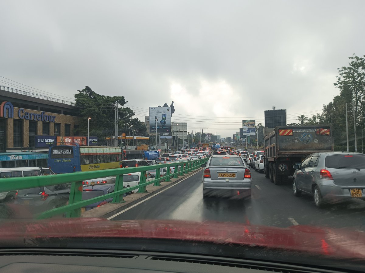bonifacegm's tweet photo. @KURAroad ksh 3.2B to solve no problem.

Are you just Engineers on paper!

The Makini/Riara School junction menace can only be solved by constructing a Service Lane. https://t.co/xJGPhaeSny