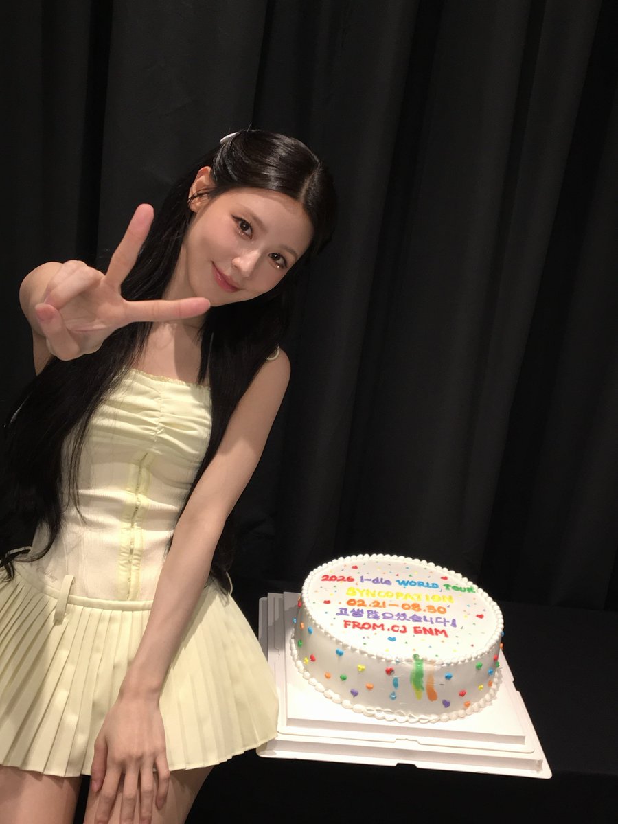 miyeonrc's tweet photo. 𓂃 ࣪ ִֶָ☾. cream silk and a quiet celebration. some moments arrive gently, wrapped in something sweet, and all I have to do is smile like I knew they were coming. ꕤ ‧₊˚ https://t.co/UJPfMUG28S