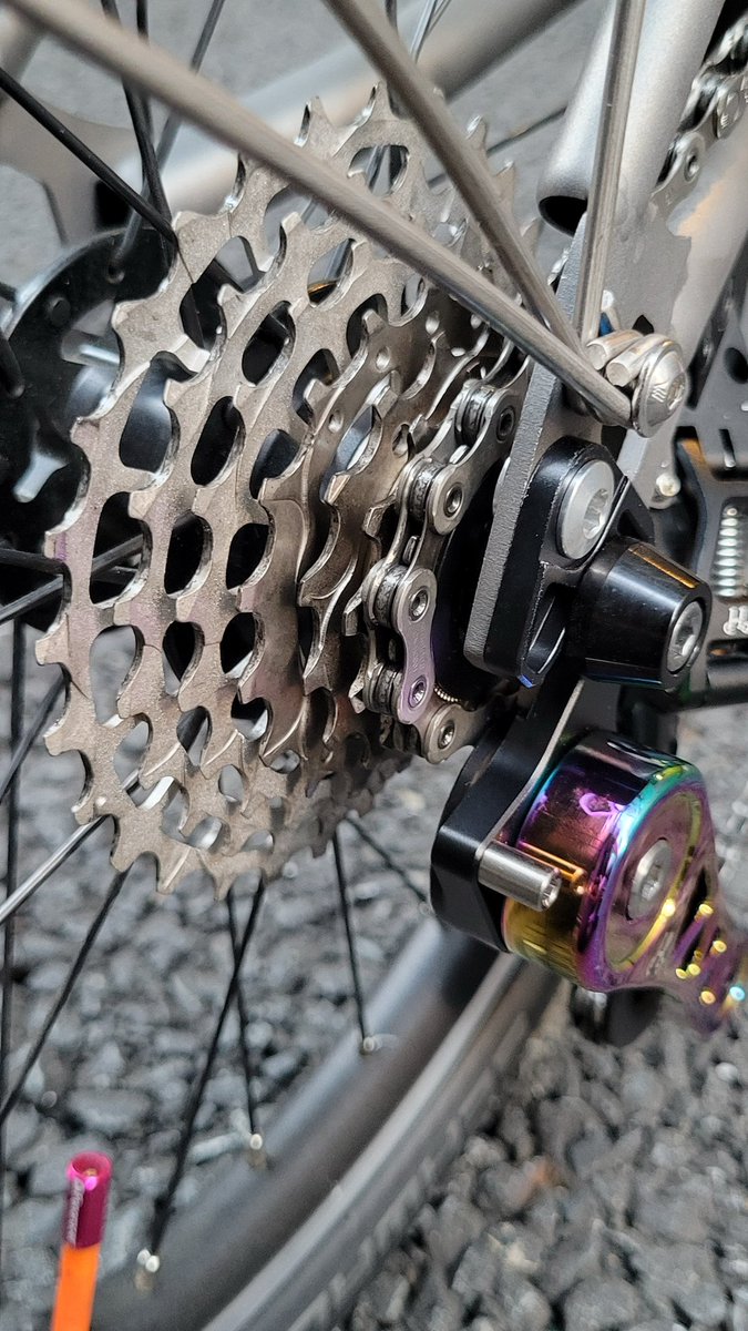 LOROCYCLEWORKS's tweet photo. T-Line 外装7段カスタムを行いました。
ご依頼、ありがとうございます🎶

H&amp;Hを利用して、カラーリングもこだわりました。

店舗では、様々な相談を受け付けております。
是非、店舗へ足を運んで頂ければと思います。

#カスタム #brompton #tline #自転車 #東京 https://t.co/wKu402u6Uu