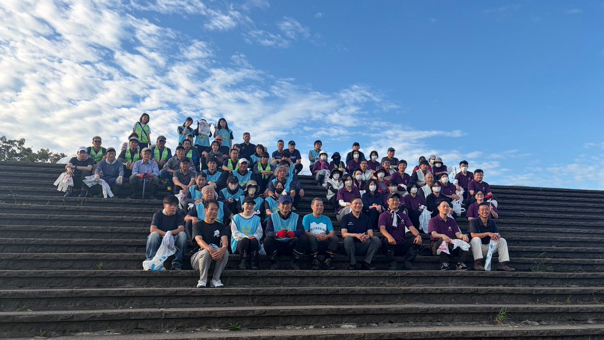 eguchi__koho's tweet photo. 土曜日は社員と地域の皆さんで
梯川のゴミ拾いに参加しました✨️

今回はいつもよりゴミが少なく、
このまま綺麗に
保って欲しいと思いました☺️

朝早い時間でしたが、
参加された皆さんお疲れ様でした🍀

 #企業公式相互フォロー https://t.co/YYtI0AQUUF