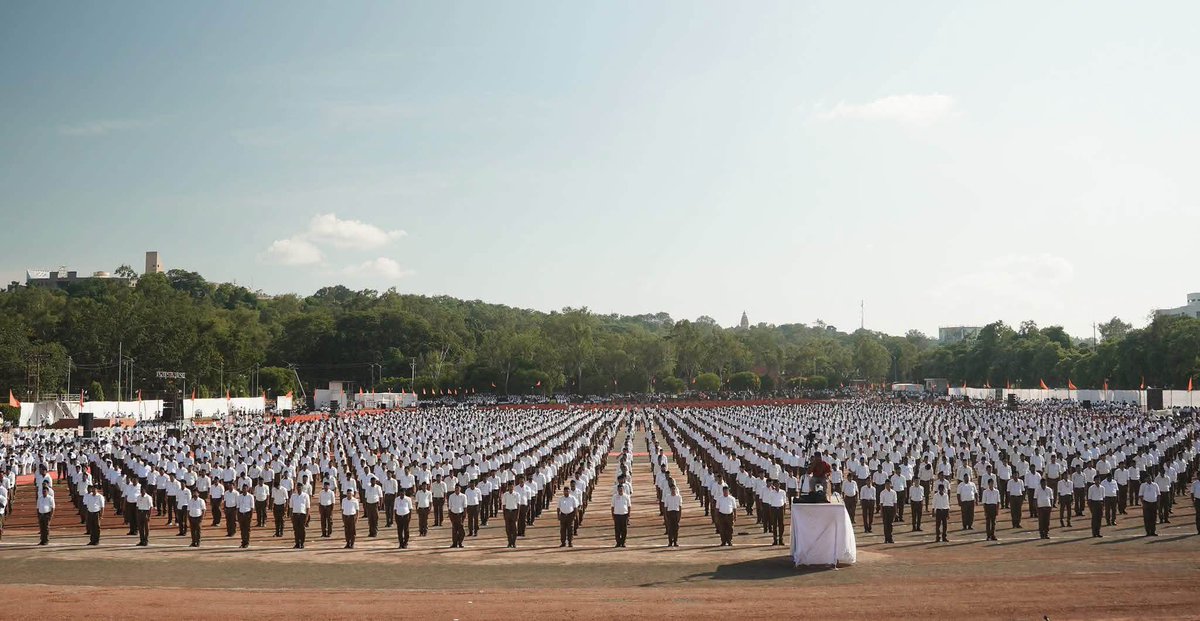 friendsofrss's tweet photo. RSS Sarkaryavah Shri Dattatreya Hosabale addressed a gathering of Swayamsevaks in Bhopal, Madhya Pradesh. #RSS100 https://t.co/AkTu3NQhdO