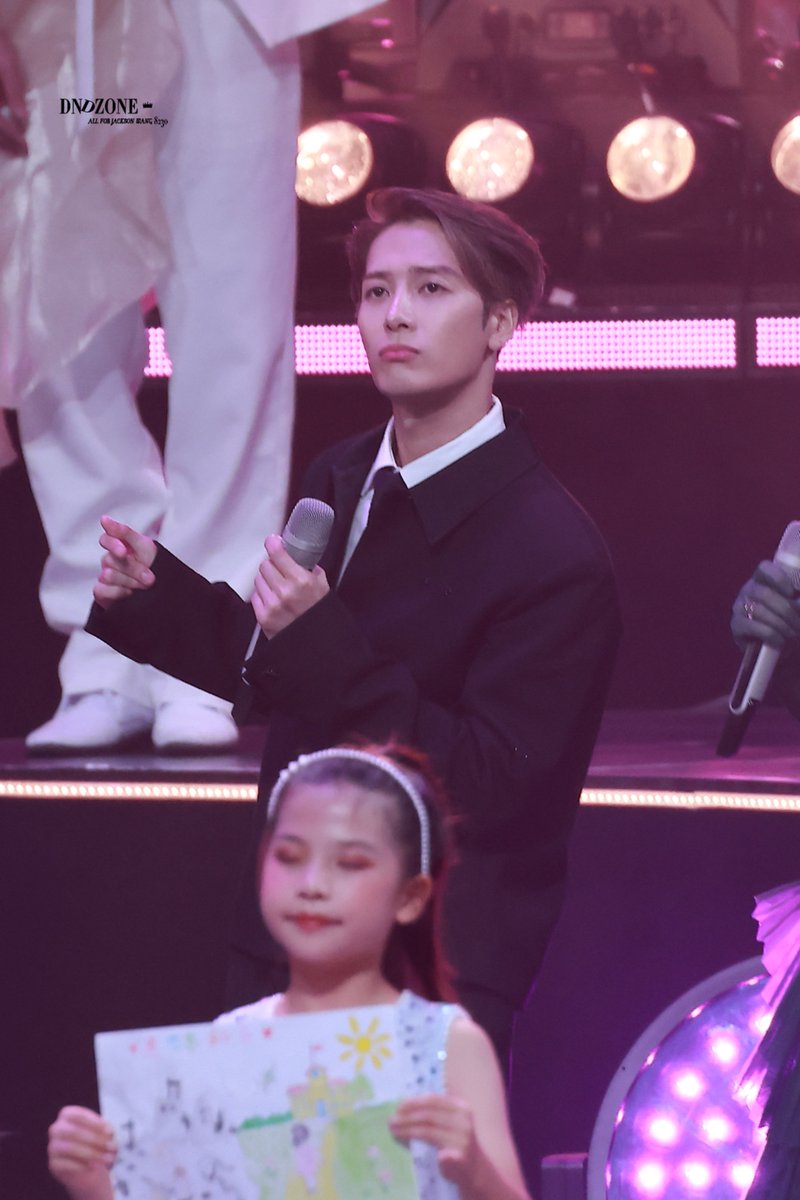 Jy818328's tweet photo. Every time I play Thank You, I feel Jackson is talking to us and telling us he notices all our company.👀💋💋
#JacksonWangThankYou https://t.co/Y4bi6MbhL2
