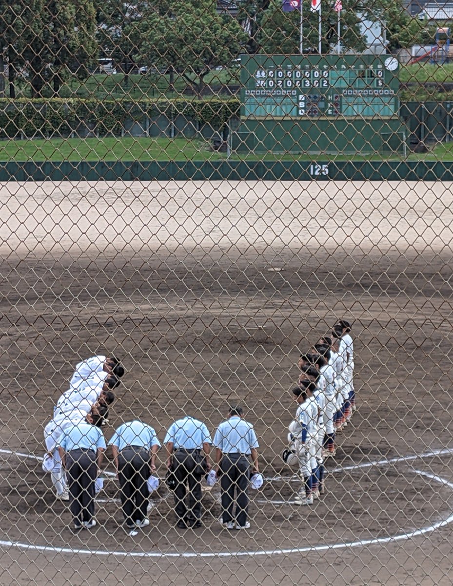 m_shintan's tweet photo. 福岡大会4回戦
嘉穂東0−7星琳(7回コールド)

星琳の2番富岡くん足速そう
嘉穂東ショート荒牧くん
1アウト3塁でショートゴロをファースト送球と見せかけ3塁ランナーを挟殺に持ち込む頭脳プレイ👏👏👏 https://t.co/qm2K660c73