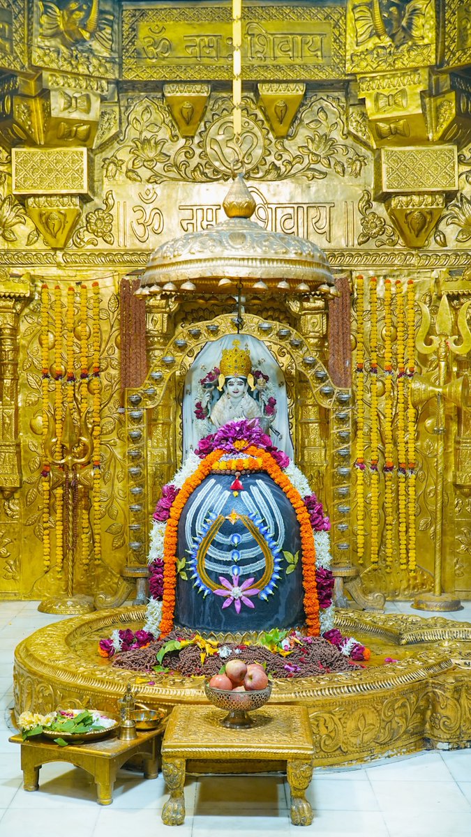Rashume411's tweet photo. श्री सोमनाथ महादेव मंदिर,
प्रथम ज्योतिर्लिंग - गुजरात (सौराष्ट्र)
दिनांक: 21 सितंबर 2026, भाद्रपद शुक्ल दशमी - सोमवार
प्रातः श्रृंगार https://t.co/rVpQ4OGbGl