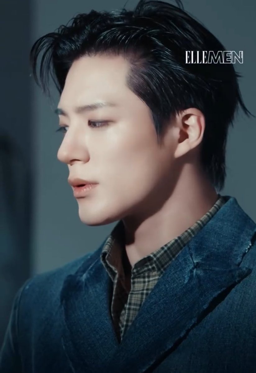 leoenana813's tweet photo. Side Profile ควรค่าแก่การจดจำทั่วโลกมากมุมข้างโหด ๆ นิยามของคำว่าคิ้วรับจมูกจมูกรับปากของแท้ มันจะเพอร์เฟคทั้งหมดเลยอะดิคะ😭😭😭 หล่อมาก ๆ ขนาดนี้เลยแหละเอาแอปเปิ้ลมาเฉือนก็ขาดเพราะหล่อคมมาก https://t.co/UD60tez5xL