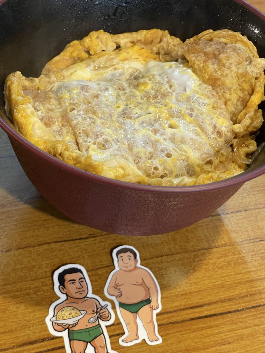 roadofneurosurg's tweet photo. 🌀☔️警報発令の中美容院💇‍♂️
からの🈂️前飯はラーメンのつもりだったけどseiさんのポスト見てたまらずカレーそばにコロッケトッピングそしてみんな大好きかつ丼で腹パン🅿️
カレーそばが美味すぎて一滴残らず完食👏
そしてしばし食後のお昼寝😴

#よっちゃん https://t.co/LjiHjrE1cy
