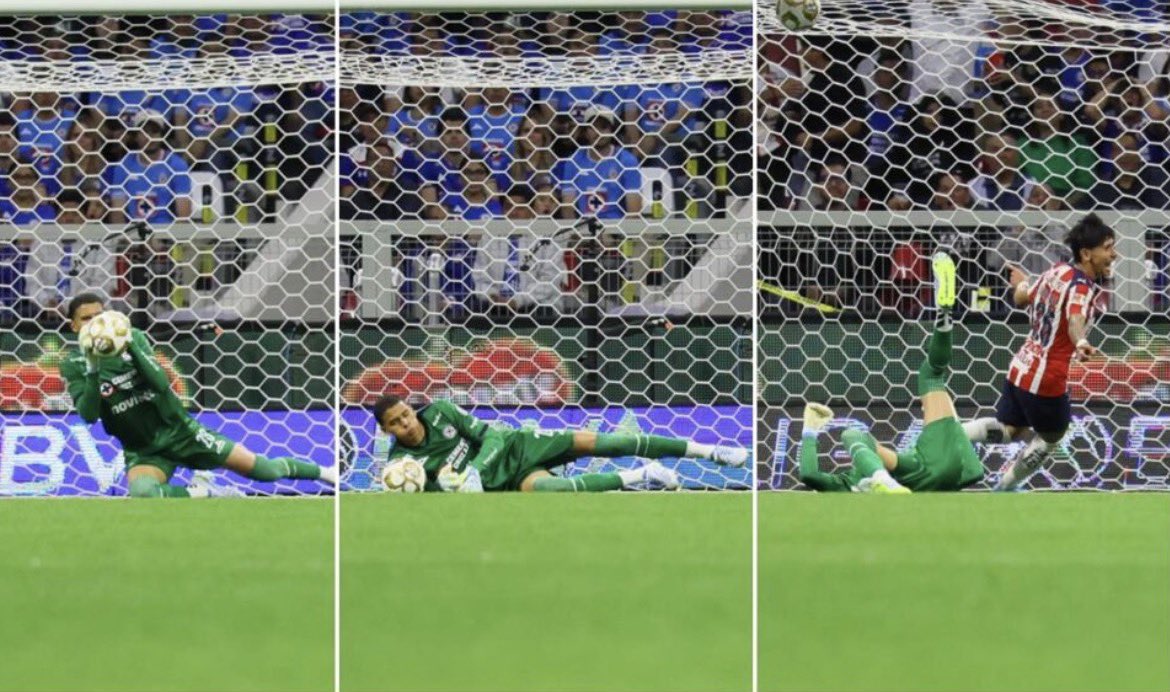 Zamudio_EF's tweet photo. @MauricioRa59242 @Shoshenskoe @azzurro1997 De que hablas, es precisamente el gol de la semifinal de ida en el azteca vs Chivas el que nos condiciona en la vuelta, defiende las veces que quieras a esa pinche coladera, que de no ser por un churraso desviado de Palavecino, todavía tendríamos 9 estrellas. https://t.co/rCJI3FcRGI