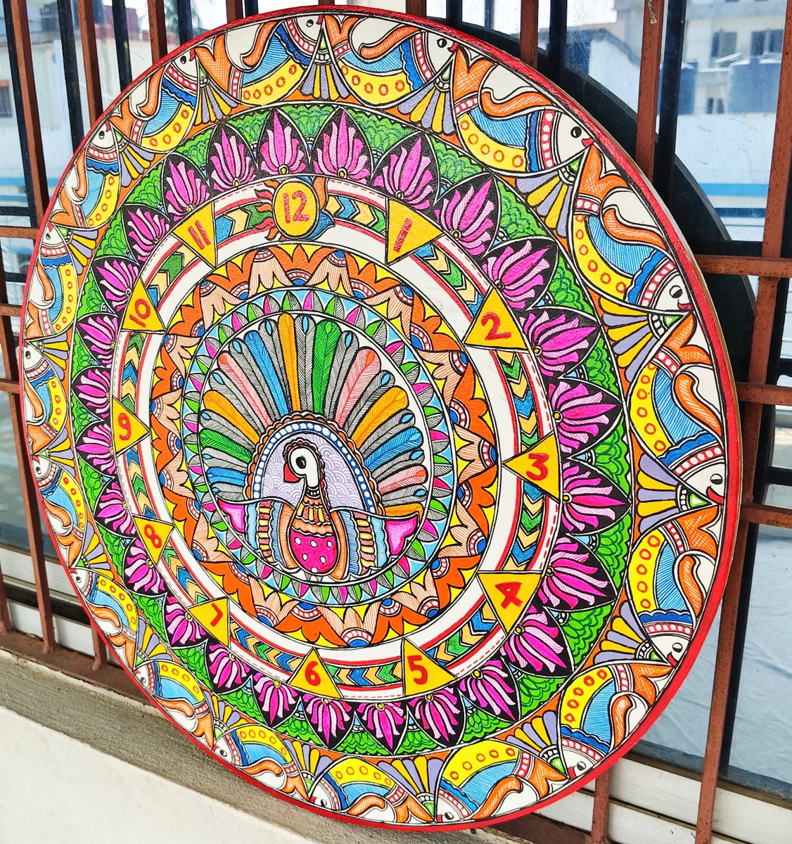 mithilakritihub's tweet photo. Watch..... as we bring this traditional mithilaart peacock motif to life with vibrant colors. Each stroke is a tribute to our heritage.
Wooden wall decor plates with mithilaart.
#walldecor #wallplatesdecor #mithilaart
#indianart #artprocess #handmadeinindia https://t.co/KgfzcvANbW