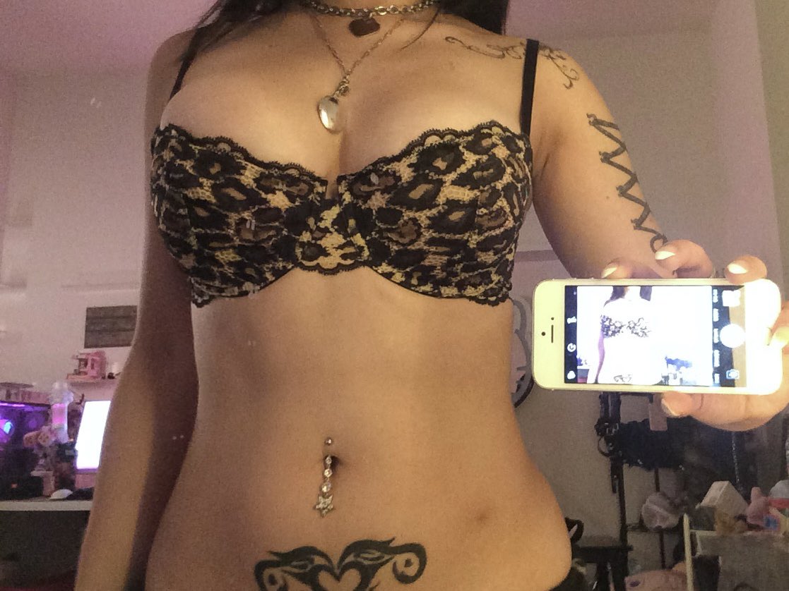 succubuswifeee's tweet photo. https://t.co/tbgK8koI82