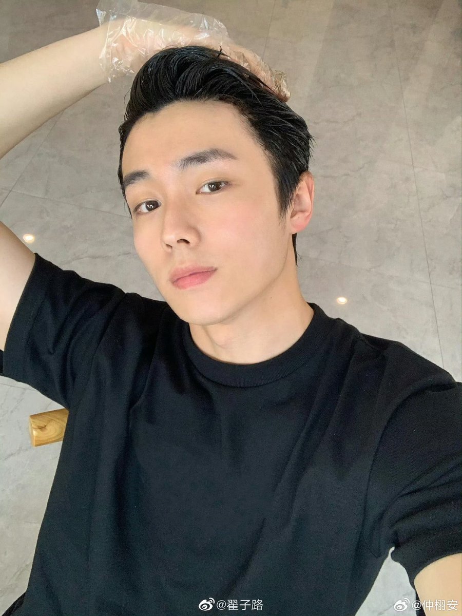 nj_venus_STP's tweet photo. แล้วหน้าสดคือหล่อมากแบบตะโกน 😳
#ไจ๋จื่อลู่  #Zhaizilu https://t.co/fVu2fE8dld