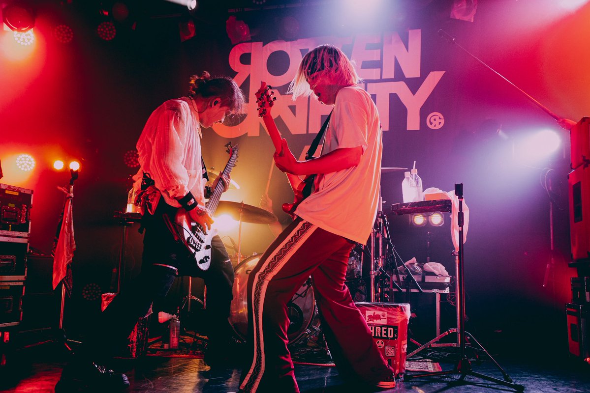 YAGI_MICHAEL's tweet photo. 9/20   ROTTENGRAFFTY

響都超特急TOUR2026
仙台Rensa
GUEST チャンス大城

チャンスさん
めちゃくちゃ面白かったです���
ありがとうございました😊

photo @kawado_photo https://t.co/e5urRGM1SC