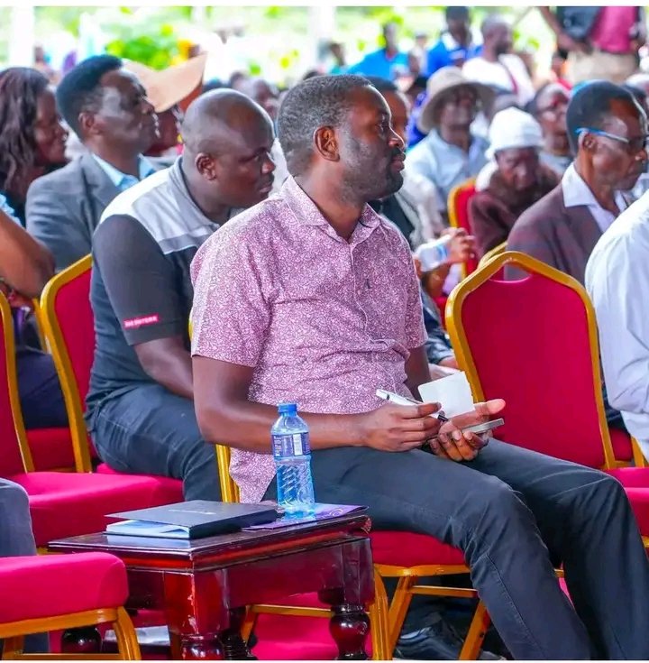 AbdiWaLangas's tweet photo. Have you ever been involved in corruption? — No.

Do you have any case with EACC? — No.

Have you ever been involved in a scandal? — No.

Do you have any murder case in court? — No.

Have you ever stolen an election? — No.

Then who are you?

— I am Edwin Sifuna. https://t.co/QbNyme8Hv5