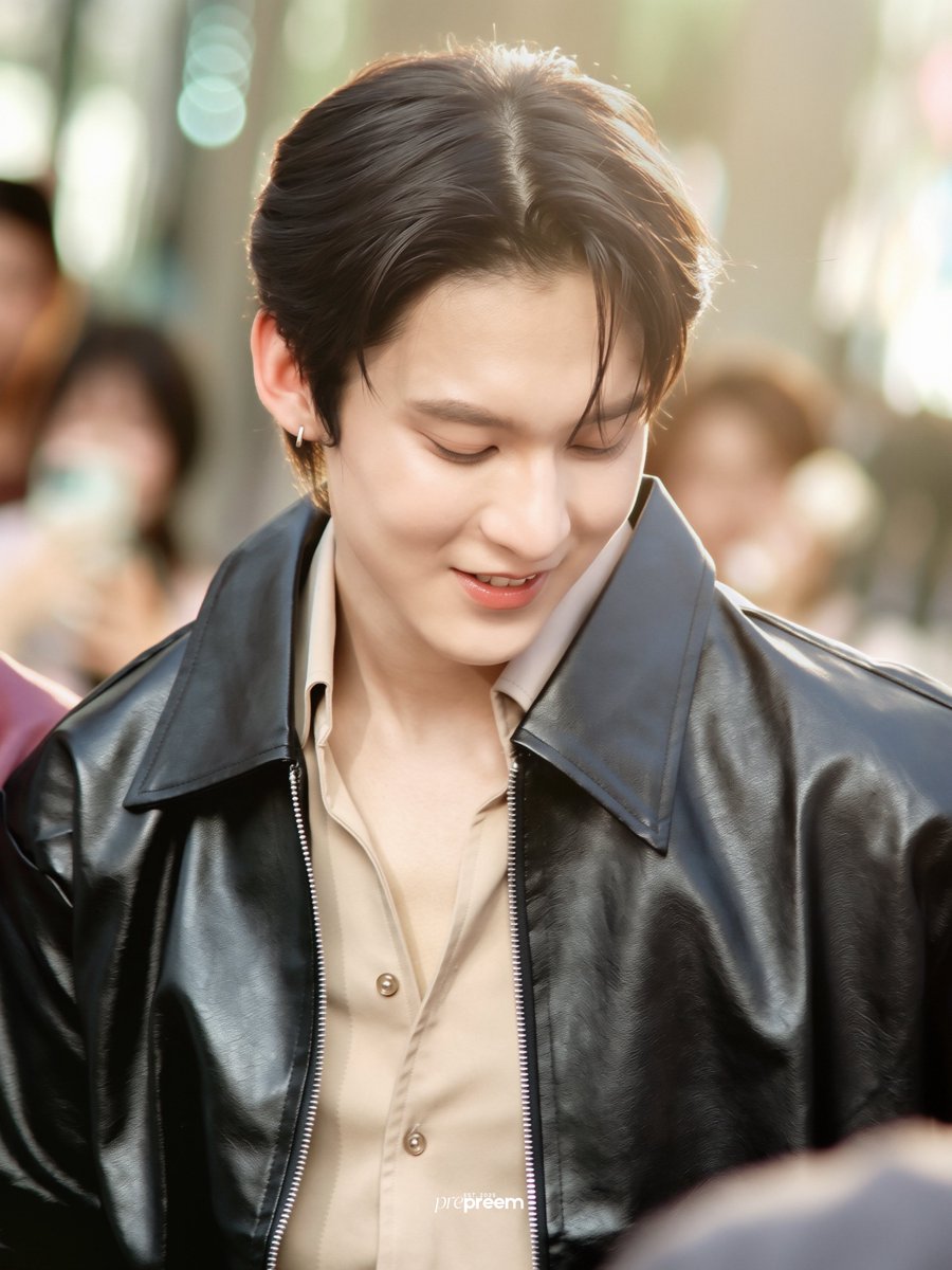 prepreemm's tweet photo. วันหลังใส่อีกนะเสื้อหนังอะ หล่อ 🥺

TRUE5G IPHONE18PRO RJPJ
#Truedtac5GxRyujinPatji
#iPhone18ProXTruedtac5G #ริวจินแพทจิ #ryujinpatji #rryjinnn https://t.co/Hh7GOwQw5i