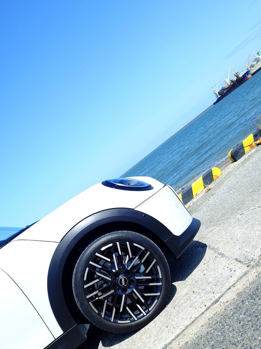 7n39ppbs's tweet photo. MINIと海来た!!!🌊
何年ぶりだろう!
#MINI https://t.co/bVNjjH4tWL