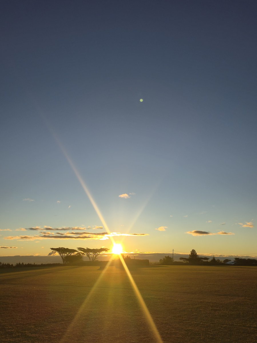 rabaibabe's tweet photo. Caught a very beautiful sunrise 😚 https://t.co/eckgLoB9Zn