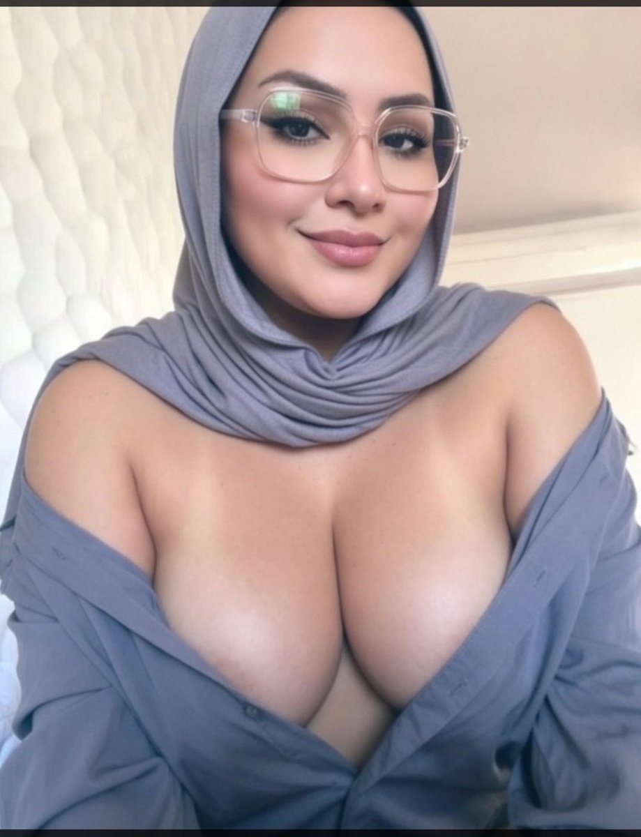 myadt7112's tweet photo. هو ينفع انزل الشغل كده صح 🥺💋 https://t.co/4tqOoyuUzt