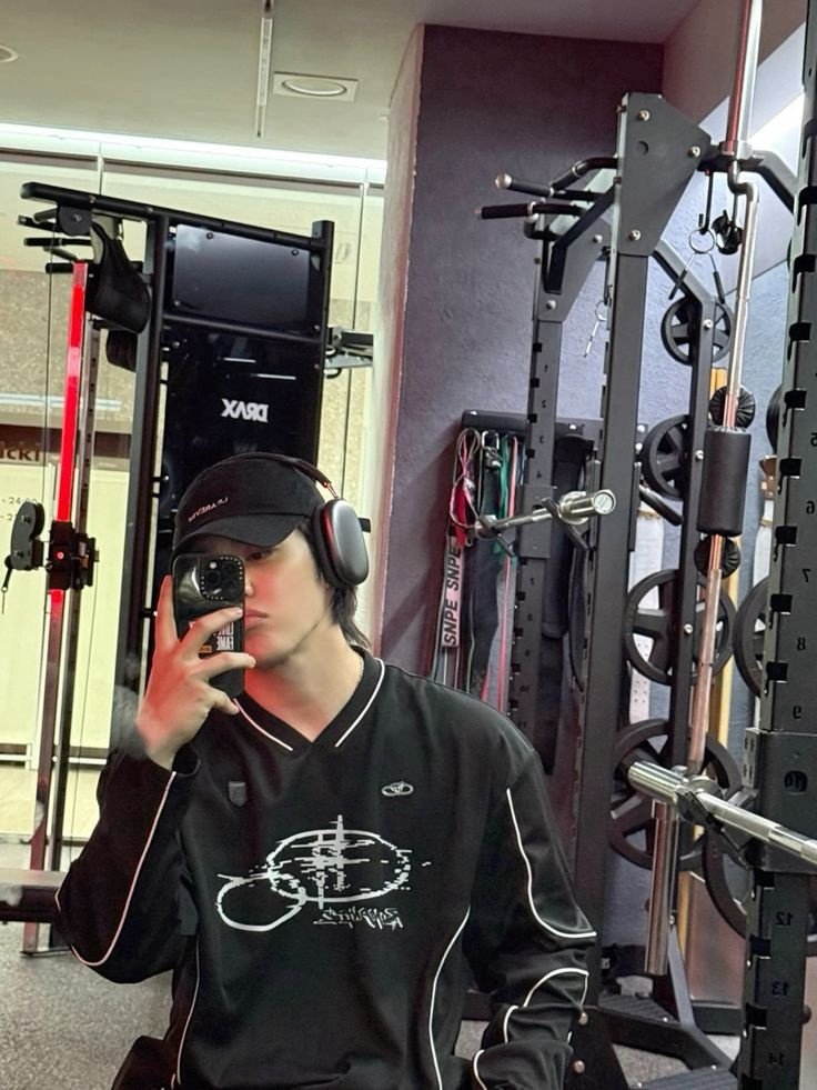 foryvermore's tweet photo. Kicking off the week right with a gym sesh. Starting strong and hopefully keeping that steady energy all week. https://t.co/wm10Ob11Wd