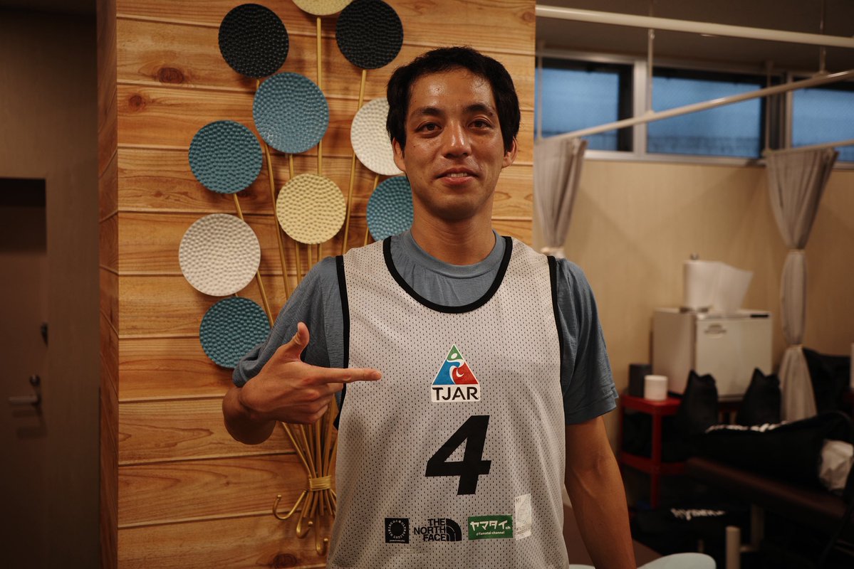 agopuntore's tweet photo. 9/21(月)
TJAR 2026 富山県魚津市から静岡県大浜海岸までの
総距離415km、累計標高差2万7000mのトレイルランニングで二位でゴールした湯谷真琴選手が来院される。5日18時間27分

#湯谷真琴 
#tjar2026 
#トレイルランニング 
#本通り鍼灸接骨院 
#オリンピック専属施術家 
#小田急相模原駅南口350m 
#神奈川県座間市相模が丘 
#接骨院 
#鍼灸 
#マッサージ 
#整体
#コンディショニング