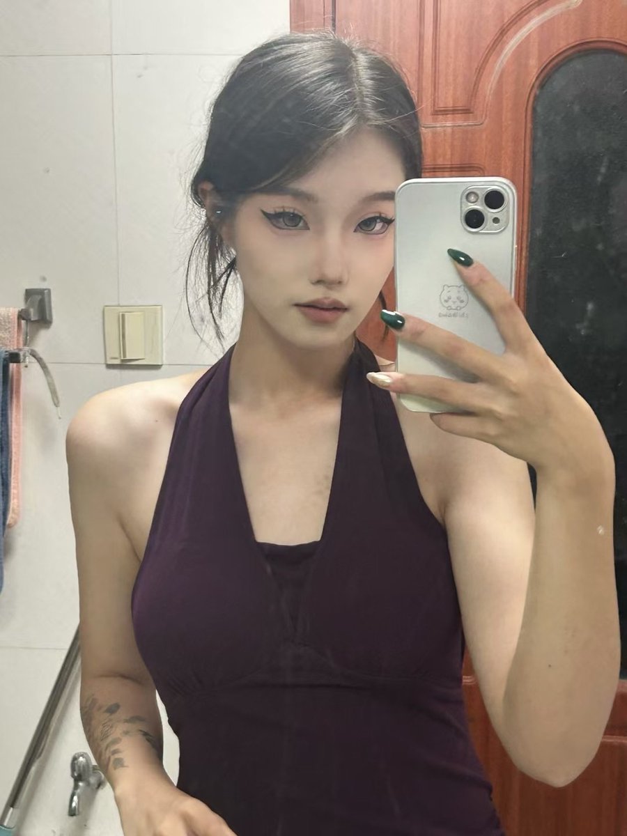 wulongo's tweet photo. 名媛拜金女，大家来打分。

想制作精美杂志风，私 https://t.co/qMU5aELmA4