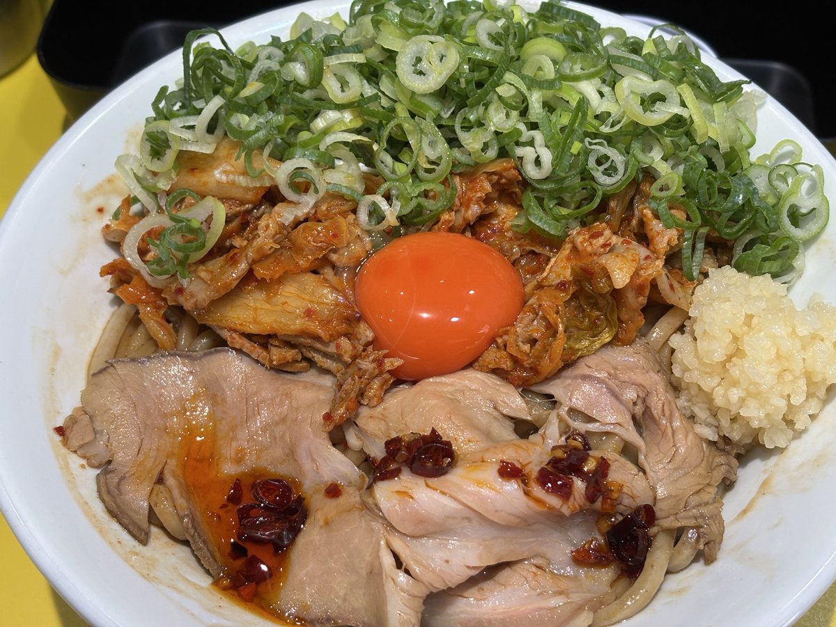 urugus0396's tweet photo. 大阪京橋の『肉と麺と』の限定メニュー豚キムチまぜ麺🍜

豚キムチ自体がかなり美味しくてまぜ麺にしたらジャンクさMAX！

余ったタレと豚キムチに追い飯したらめっちゃHeavenでした👼

今日娘。コン大阪だから、娘。の曲鬼リピで最高（チケット取れなかったけど😭） https://t.co/t5tlX5ELOp