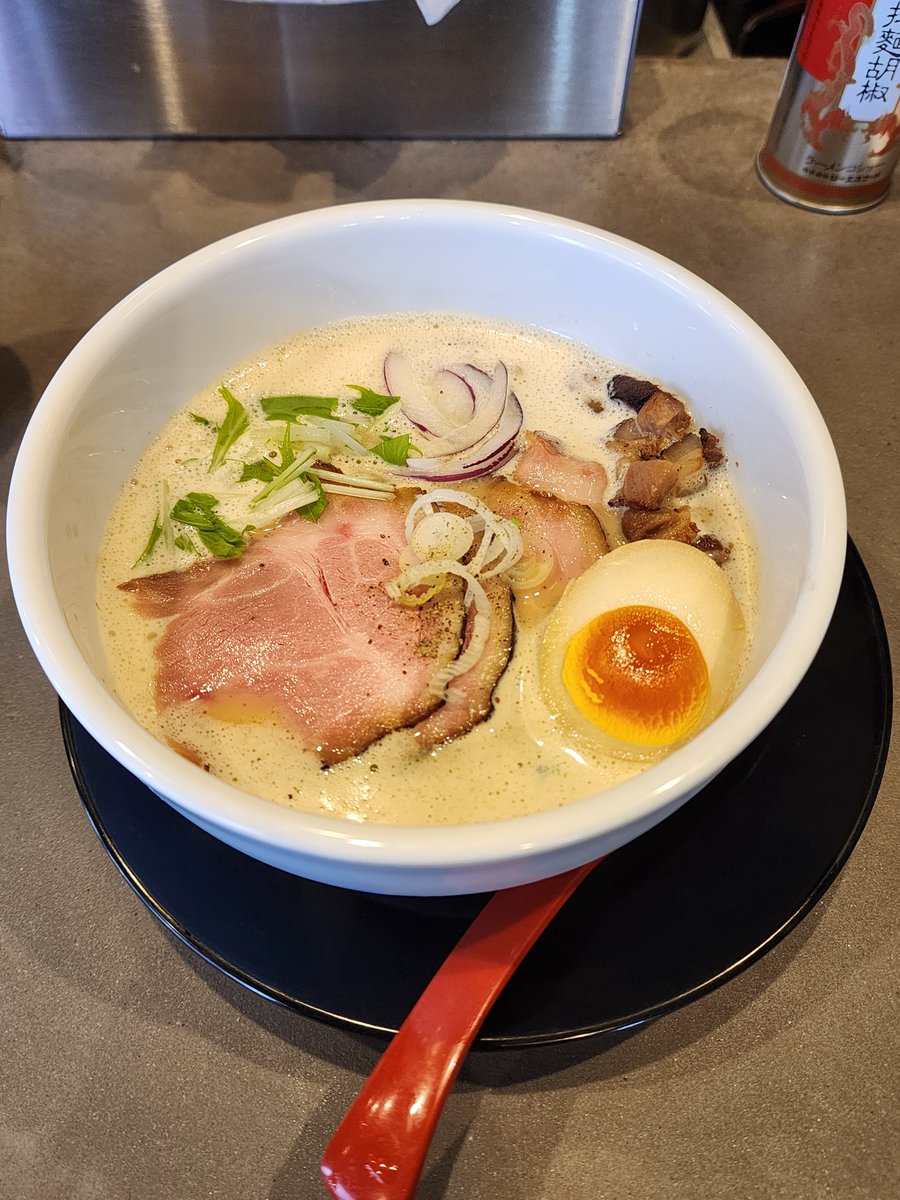 ba97mber1's tweet photo. ラーメンは飲み物じゃ。 https://t.co/p5SgpHaCeB