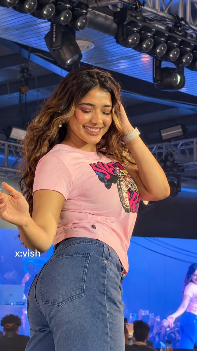 Heathledger_44's tweet photo. Greatest physique ever for a living being 😭❤️

Ketika Sharma absolutely killed it with those moves 😮‍💨❤️‍🔥🔥Ava Aura 10/10 💥

#KetikaSharma #MeesayaMurukku2 https://t.co/RtXFulWNvP