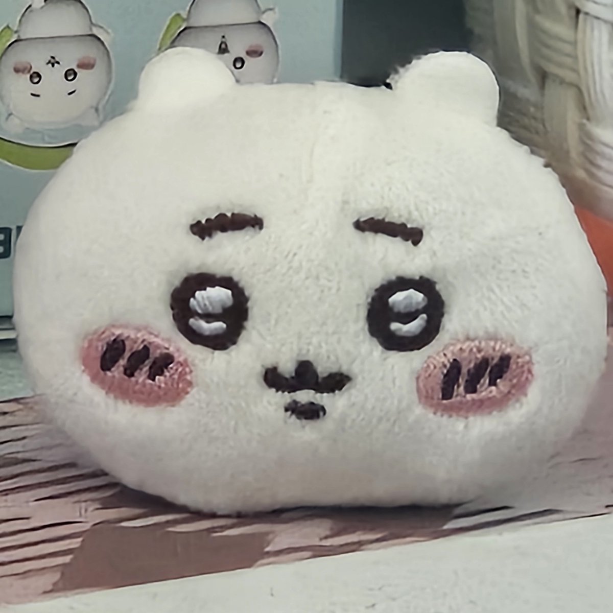 HaeMyon_'s tweet photo. 방 정리 다 못했는데 덩그러니 구석에 있는 가챠링과 야야움파파 https://t.co/CfuC6k6HLV
