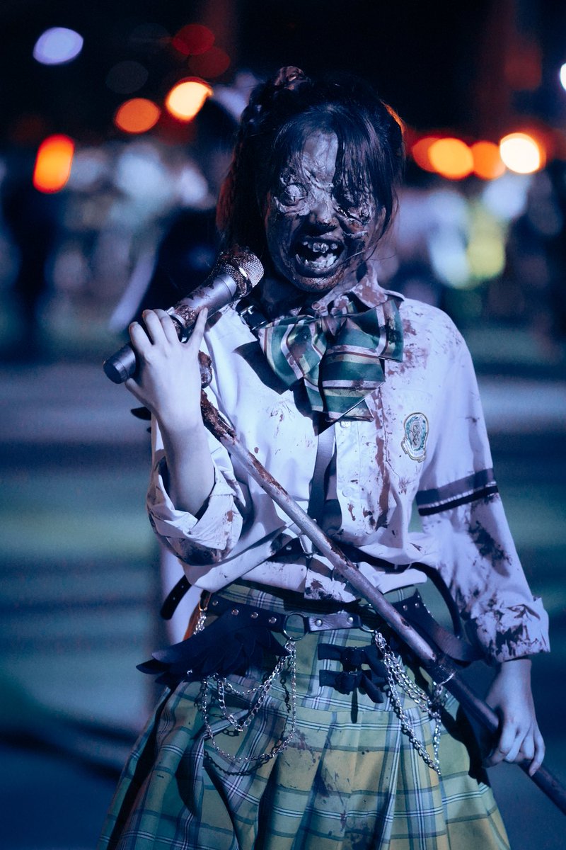 yatakn's tweet photo. 9/20  シャウトしながら徘徊してるボーカルちゃん🎙
#HHN2026 https://t.co/wsOP3amuCx