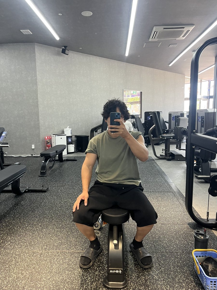 Fake_blade's tweet photo. 旅行の後だから3時間筋トレしてる https://t.co/weVas0NlX9