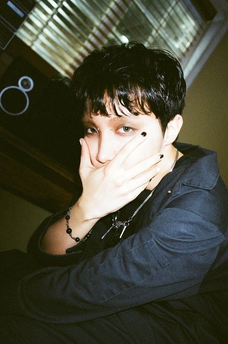 svnjeon's tweet photo. i miss u jitb hobi https://t.co/xd4P9hfXFm
