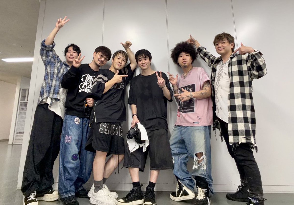 hidehisa_ssk's tweet photo. SixTONES 「MILESixTONES」二日目！雨の中歌って踊ってみんなを笑顔にするメンバーの皆さんがカッコ良すぎて痺れました！伝説のライブに立ち会えた二日間✨DJ初日Yamatoさん@YAMATO_DJ に続きHiRAPARKさん@itshirapark さんも最高でした！

#SixTONES_MILESixTONES https://t.co/P2mikbMo45