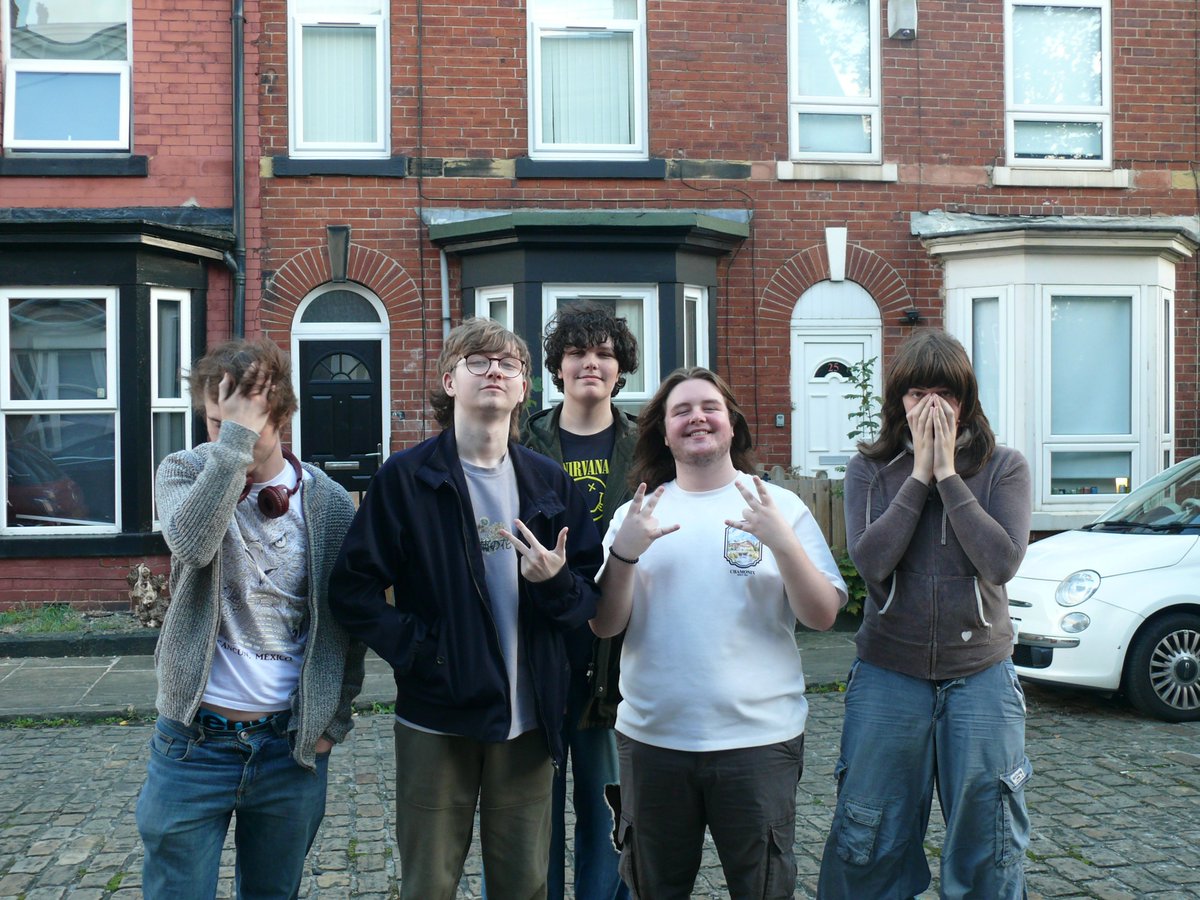 toraaalol's tweet photo. turned 20 surrounded by some of my favourite people in the world. genuinely emotional at how far my life has come in a year. i love u all. naofest 3 coming soon for sure. <3 https://t.co/aHnzhXFBZz