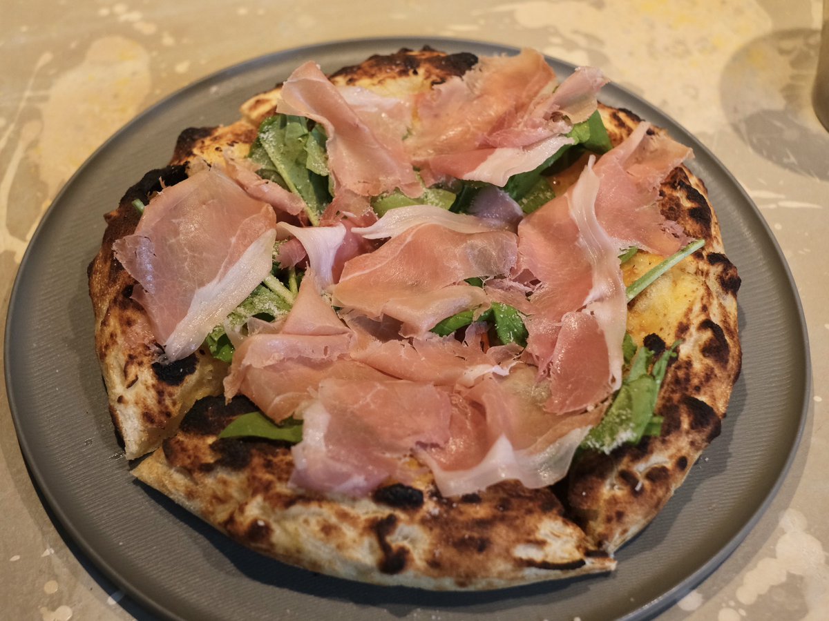 uedakana's tweet photo. ピザ🍕 https://t.co/0P6pDlCUKf
