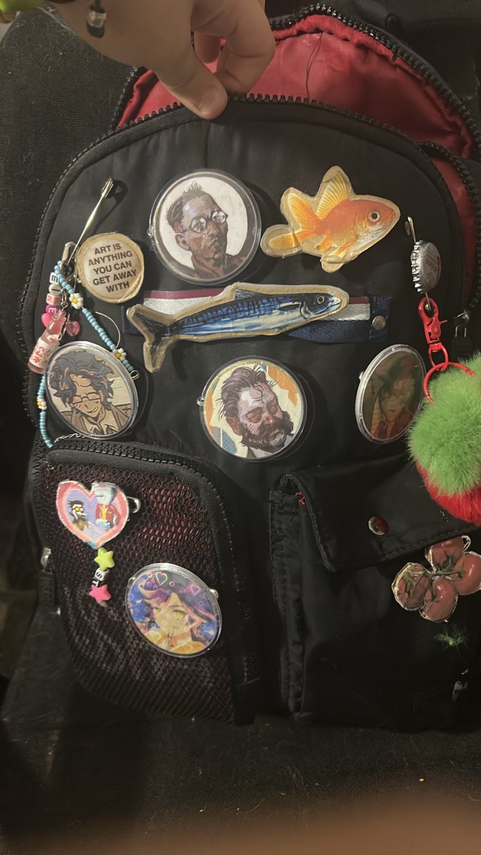 fnghklaglak's tweet photo. schoolbag reveal https://t.co/NmUvOcpIcs