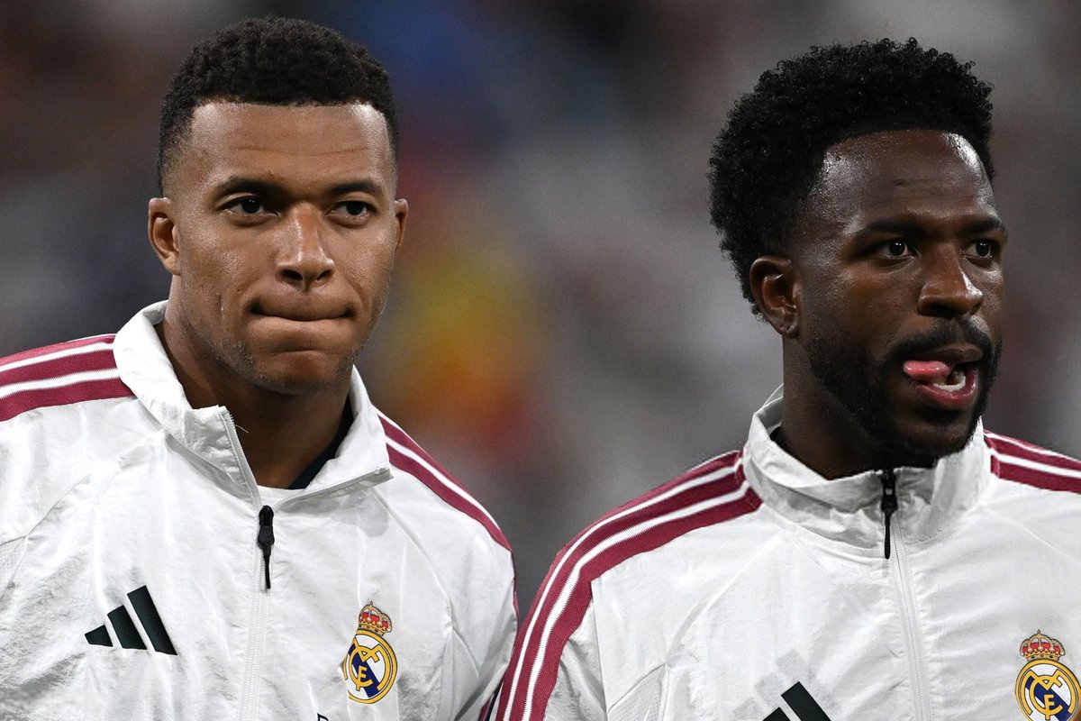 TouchlineX's tweet photo. 🚨 𝗡𝗘𝗪: Vinicius and Mbappé's performance vs. Atletico Madrid has raised some red flags.

Between the both of them, they managed to get a combined: 

• 0 shots on target
• 0 chances and big chances created
• 0 key passes

To make things worse, Mbappé's positioning has been better before, as the player has been cutting wide to Vini's territory too much, not looking for holes in the middle of the defense as he is supposed to.