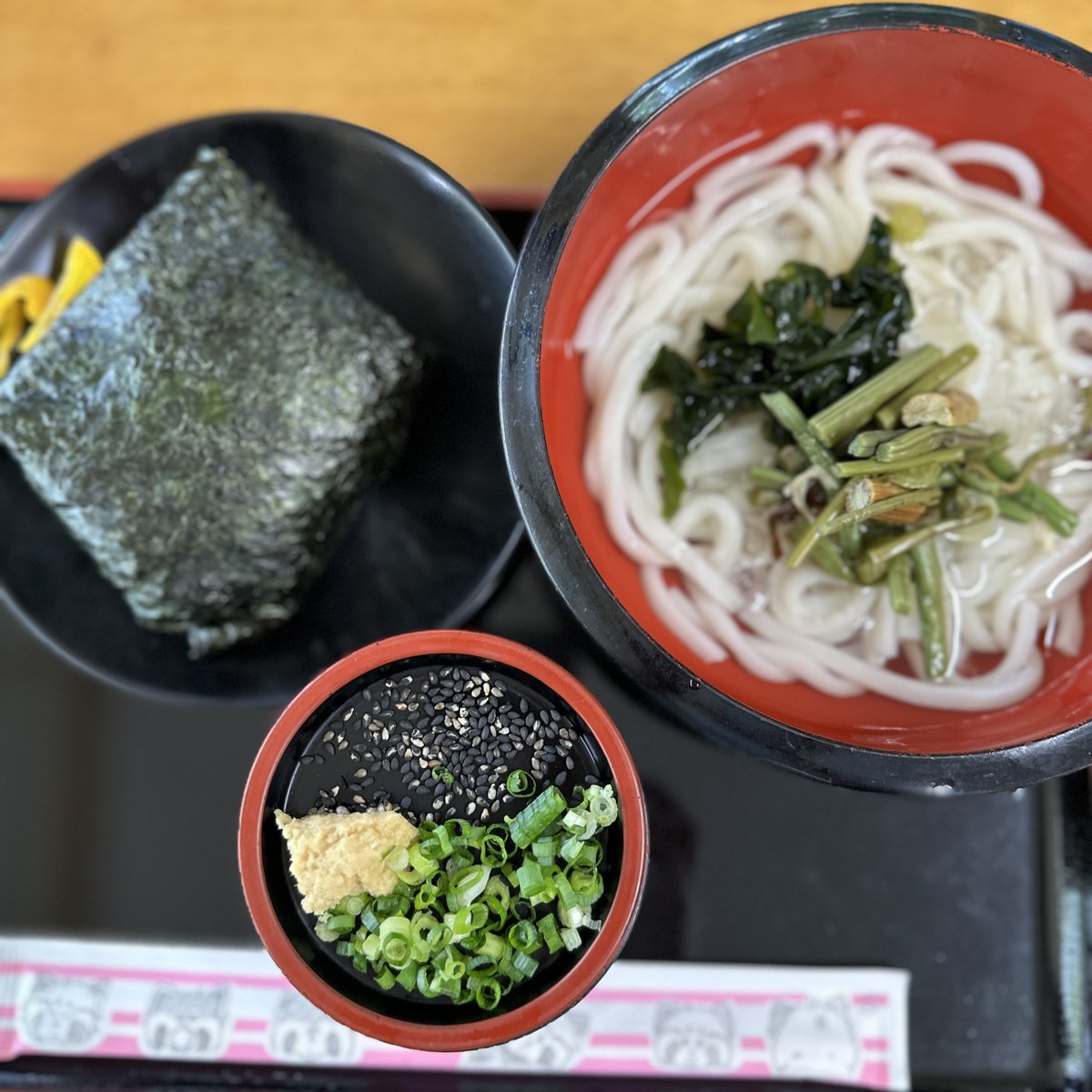 cat_silvervine's tweet photo. 9/21のチーター親子観覧は12:15頃帰宅で終わりました。帰宅直前はみんな入ったり出たりしていました🐆

3列での観覧について長いかも、と話している職員さんのお声が聞こえてきたので、状況を見てまた変わるのかもしれません。

#安佐動物公園
#チーター https://t.co/K0pwJJlVer