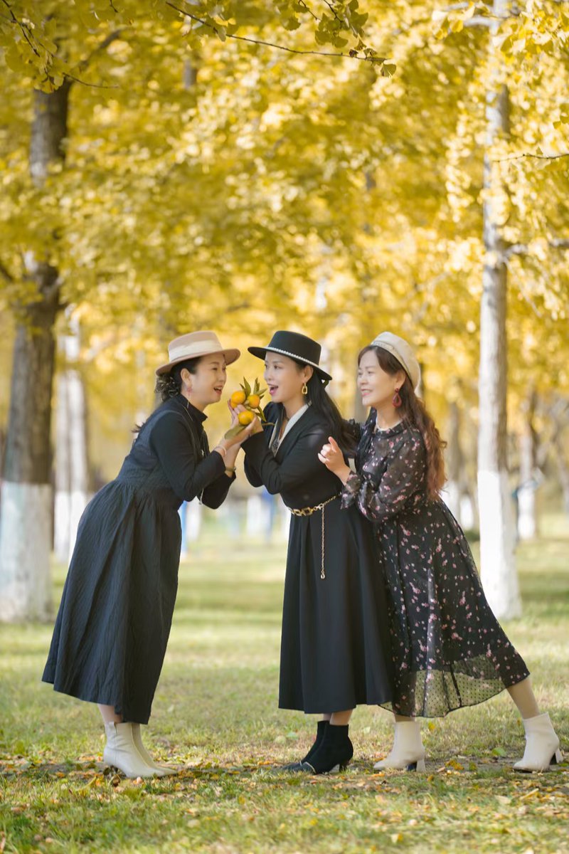Goliath087's tweet photo. Come join our campus photography club’s afternoon shoot this Sat! Capture autumn’s golden hues at the central park, meet fellow shutterbugs, and win small photo prizes—sign up via our school app now! https://t.co/9nLlA5Cvsd