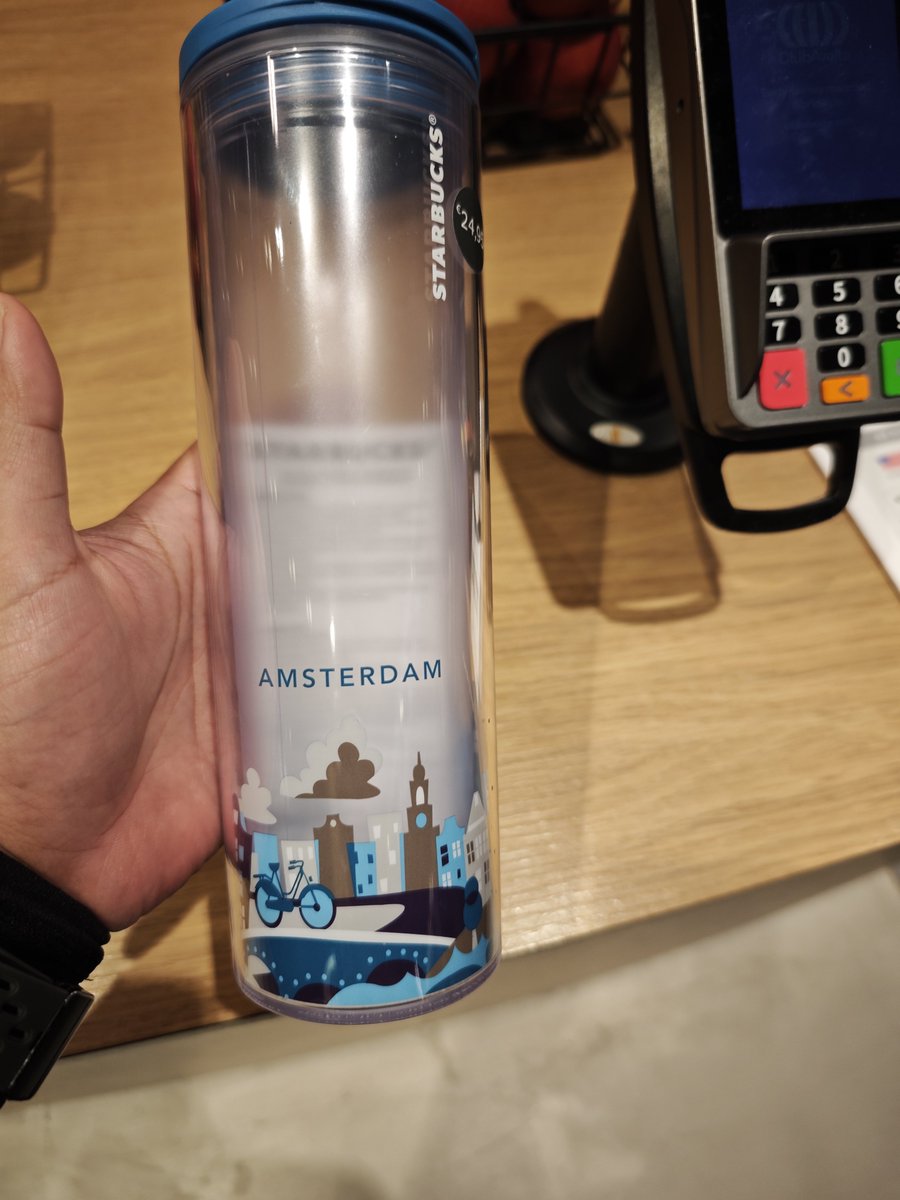 tr_hatafisi's tweet photo. いえい、ゲットだぜ。てか半袖なん、俺だけなんよ。激寒やて。はよスペイン行こ https://t.co/ouiAqB3zCO