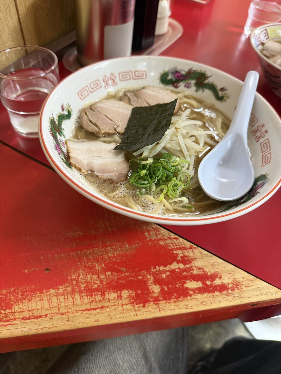 madomeik's tweet photo. こういうラーメンでしか得られない栄養がある https://t.co/1ETcbPlM2V