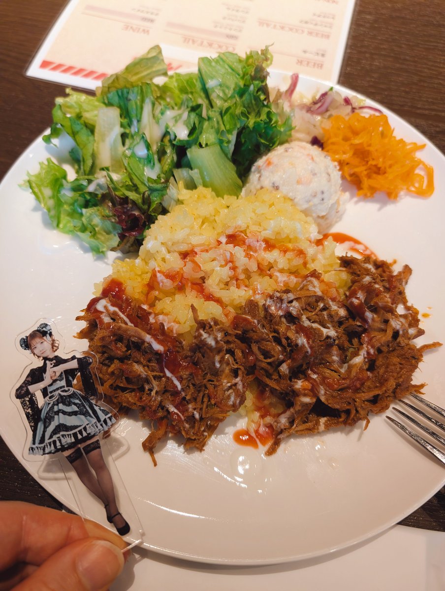 aminoel_jp's tweet photo. #BAYDECK BEER &amp; GRILLのプルドポークオーバーライスプレートと生ビールと濃厚バスクチーズケーキとオリジナルカクテルBONYARIだよ、 #世界一かわいいりっこー ！🍽️🍺🧀🍹 #ご飯ととるのがいいと聞きました #さよステ #桃ノ井理子 https://t.co/e9FcLI6Nhz