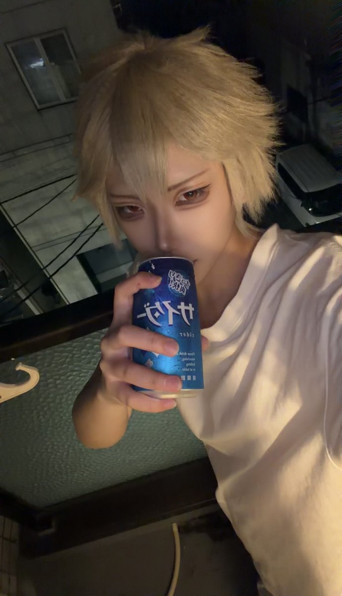 topu8e's tweet photo. おジュースだぇ

 #爆豪勝己コスプレ https://t.co/gTp4PzqBmk