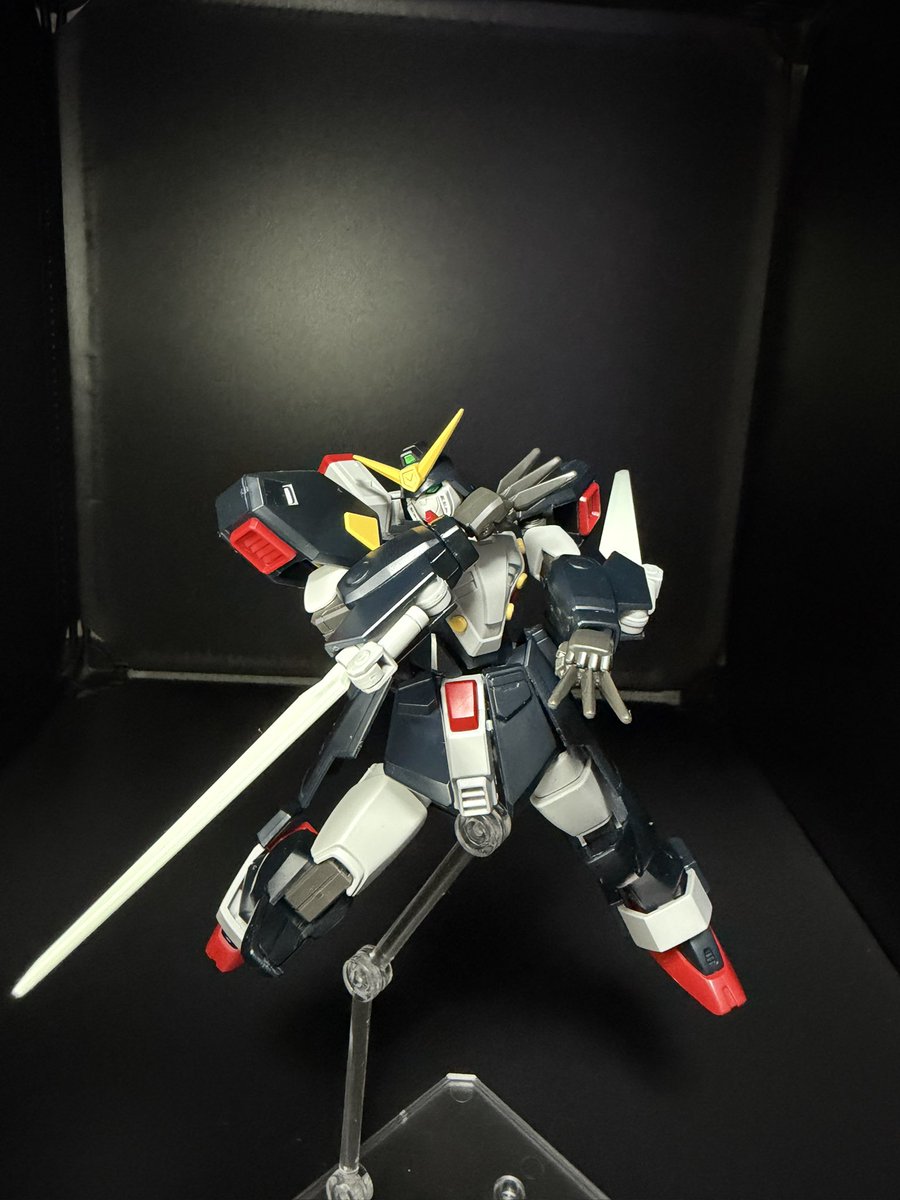 kasaomi100's tweet photo. 手首パーツが多いとポージングのバリエーションが増えるので良いです！
巻物も付いてます！
巻物は紙なのでヨレやすいし端に傷がつきやすい��で取扱注意ですね
#ガンプラ https://t.co/8xmOffSCaz