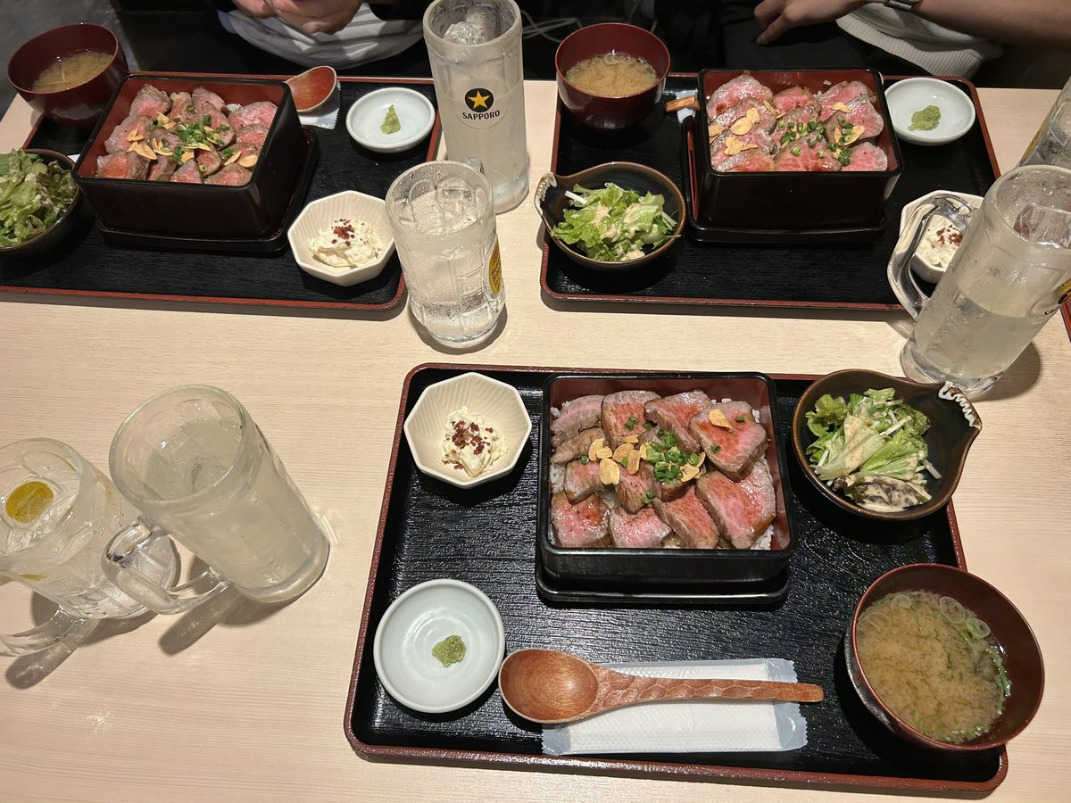 toraVRC98's tweet photo. 昼から飲む酒が1番気持ちいい https://t.co/kz1xIOyc2a