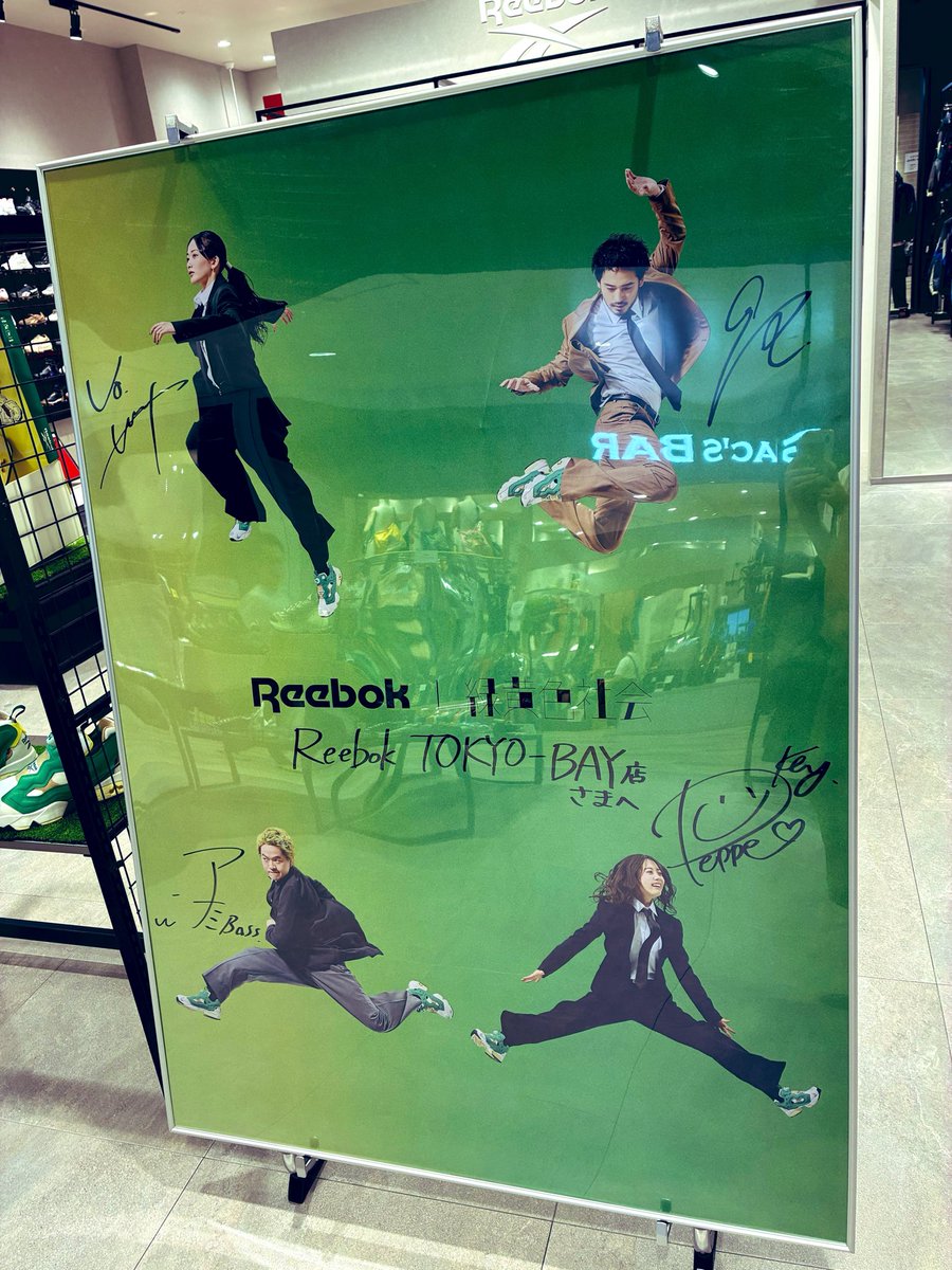 duffymaro's tweet photo. 昨日はららぽーとでReebokのサインを見たり、夜はpeppeちゃんがぺつさんぽで行ってたボンディさんへ、一日まるごとリョクシャカで楽しかったな✨
あさりカレー甘口チーズトッピングでいただきました🍛（peppeちゃんは辛口！）
とっても美味しかったです！
ごちそうさまでした😋 https://t.co/ffLlr6GxlV