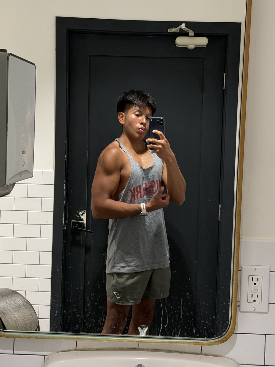 Brady_Ray15's tweet photo. Love a good gym pump #goon #gay https://t.co/ix1TWMu2Xi