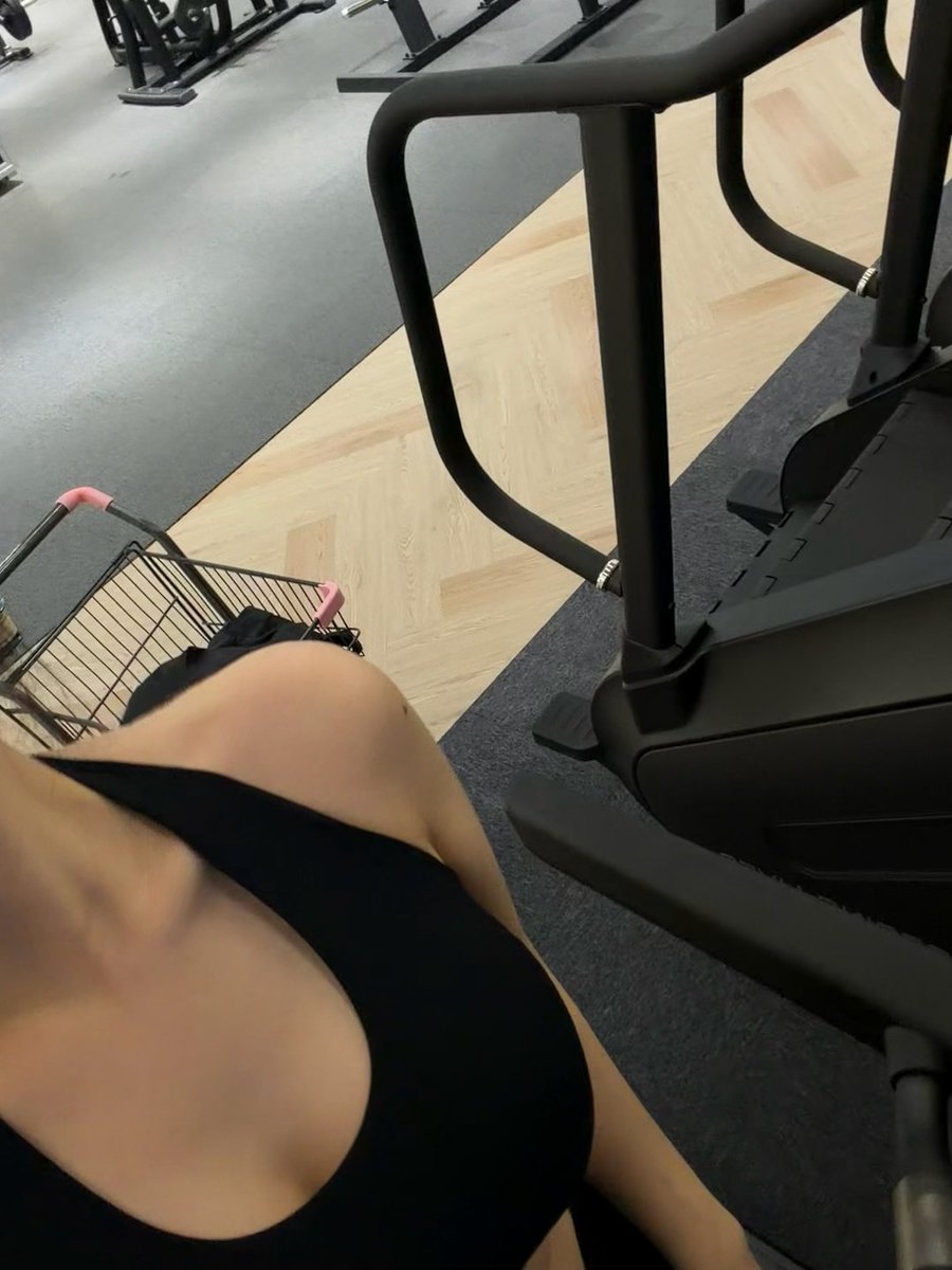 daphnelucke's tweet photo. Can't sleep, so I might as well hit the gym. If my brain won't rest, at least my muscles can get some work in💪 https://t.co/0pgI6nJJ3W