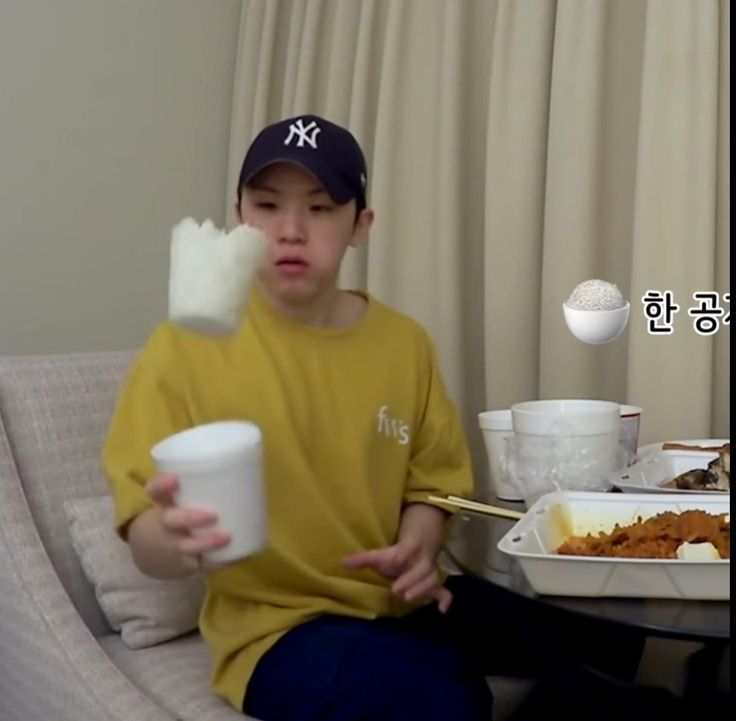 Svtarvhive's tweet photo. OMG WOOZI 😭😭 IT’S YOUR DAY
HAPPY RICE DAY TO YOUUU 🍚
FINALLY YOUR DAY HAS COME 🤣🤣 https://t.co/XDBjs4zygG