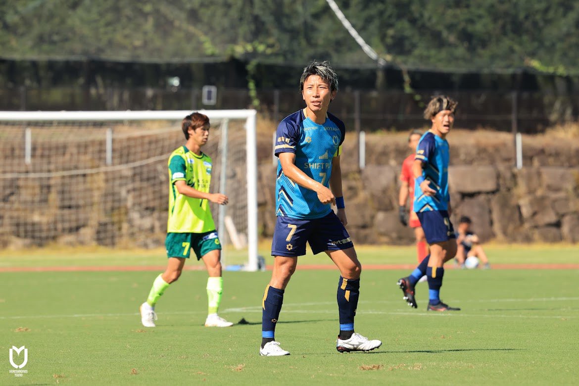 akira03100's tweet photo. リーグ全勝優勝🏆
やけど寧ろこっからが始まり🔥
沢山の応援ありがとうございました！！

#九州リーグ 
#都農町 
#ヴェロスクロノス都農 
#7 https://t.co/suZXxXY1UG