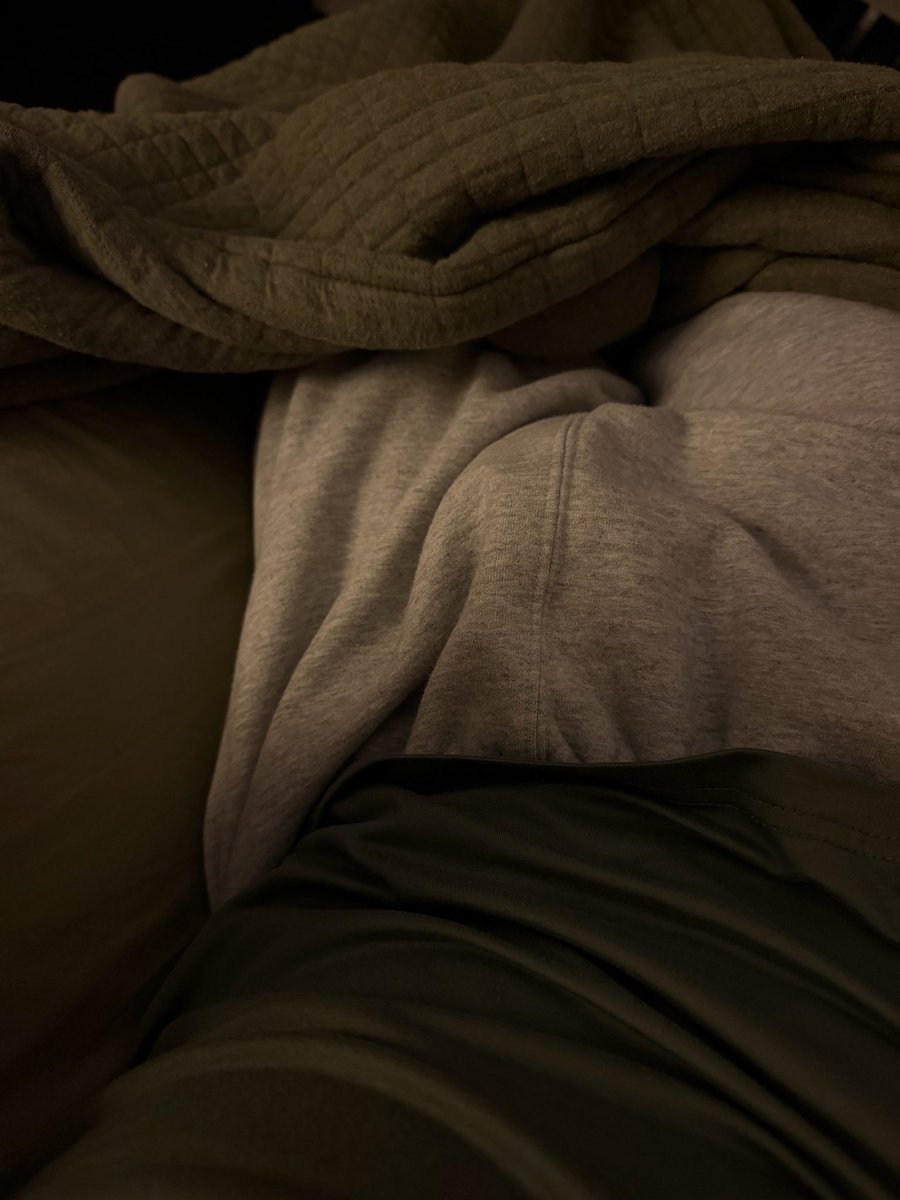 hoeylol's tweet photo. sunday night chillin>> https://t.co/5MGhghaCMB